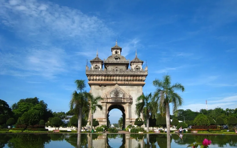 金马画材祝—中国油画名家赴老挝写生采风活动圆满举办